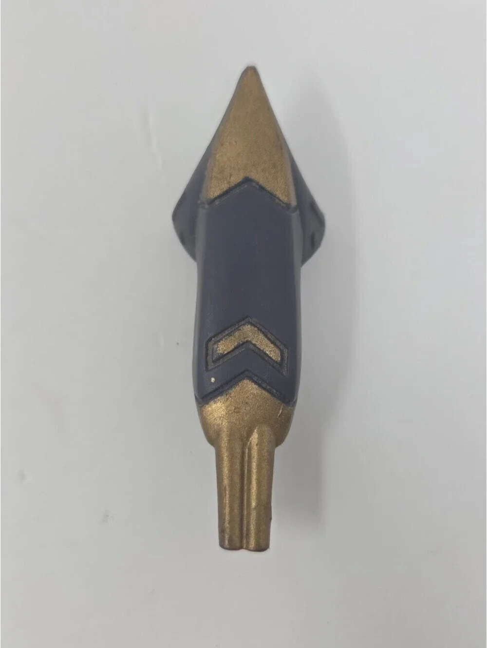 1993 DC Comics Kenner Batman Blue Suit Gold Emblem Figure With Accessory